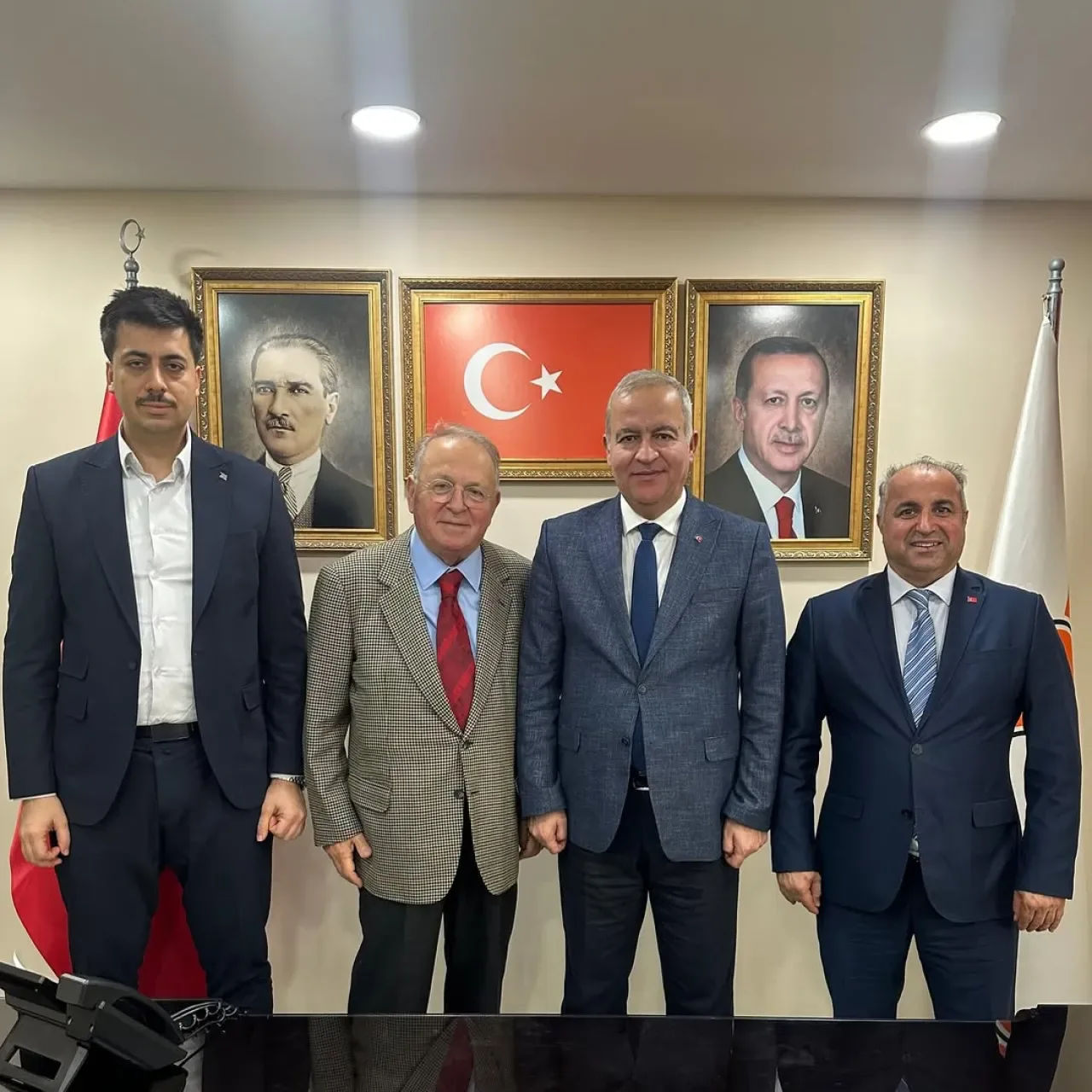 AK Parti Gaziosmanpaşa'da Siyasi İstişare Ziyareti AK Parti Gaziosmanpaşa'da Siyasi İstişare Ziyareti