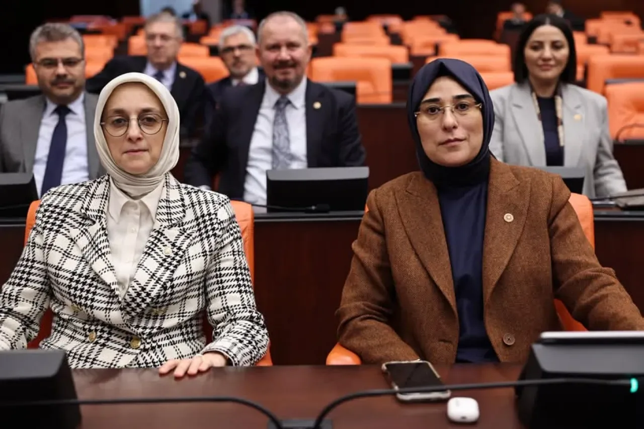 AK Parti Ankara Milletvekili Çam'dan Bütçe Açıklaması: "Kabul Edildi, Hayırlı Olsun" AK Parti Ankara Milletvekili Çam'dan Bütçe Açıklaması: "Kabul Edildi, Hayırlı Olsun"