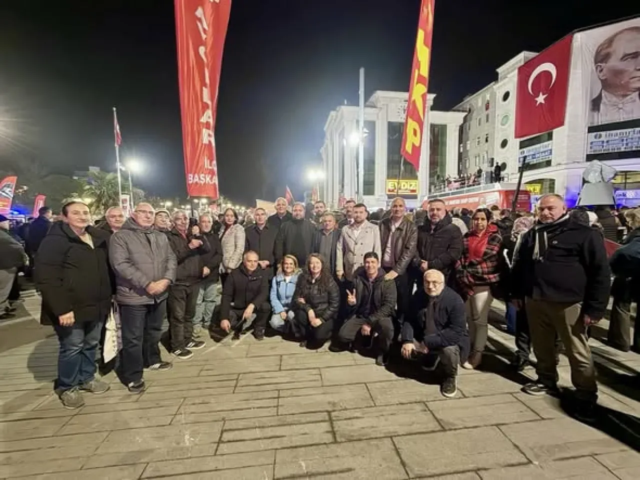 Özgür Özel Liderliğinde Çatalca'da Ekrem İmamoğlu İçin Adalet Buluşması Özgür Özel Liderliğinde Çatalca'da Ekrem İmamoğlu İçin Adalet Buluşması