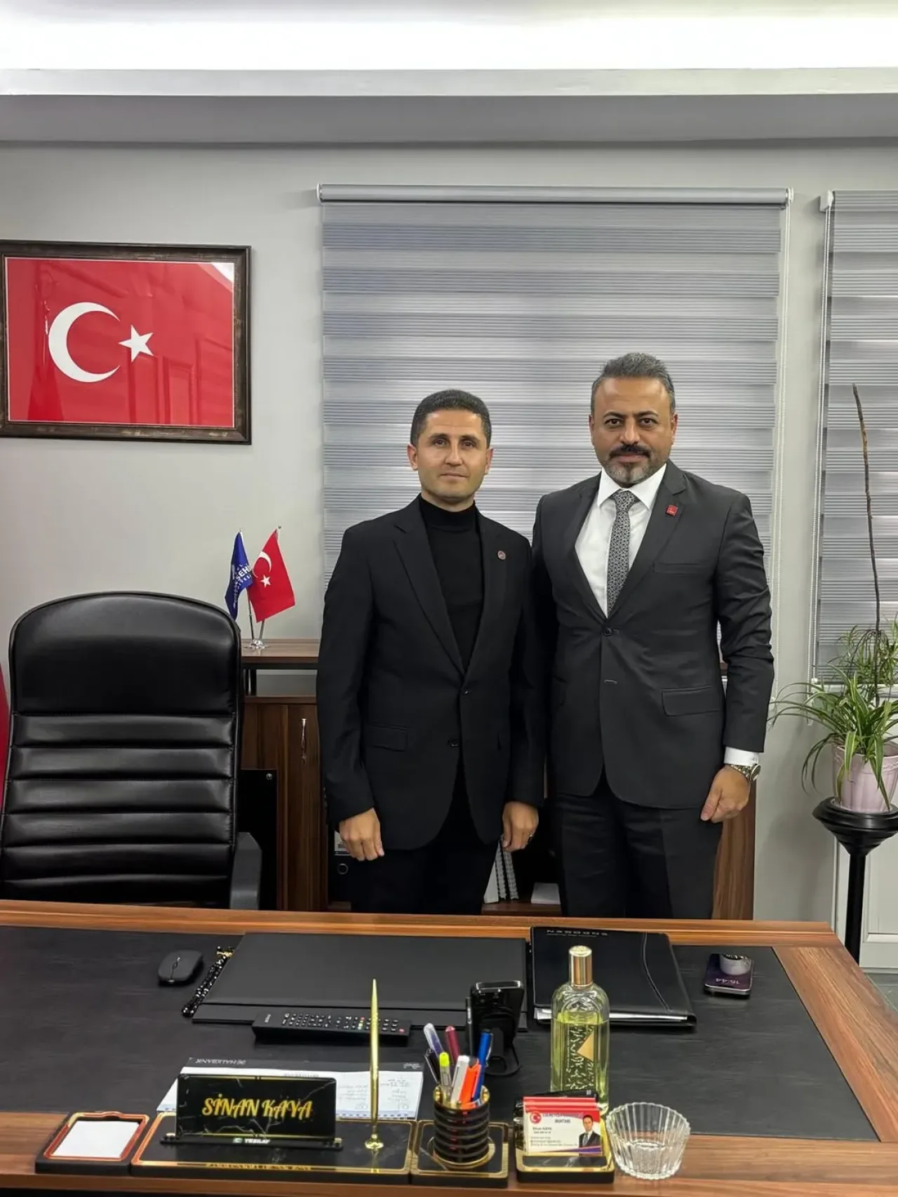 CHP Ümraniye İlçe Yönetimi, Esenevler Mahalle Muhtarını Ziyaret Etti CHP Ümraniye İlçe Yönetimi, Esenevler Mahalle Muhtarını Ziyaret Etti