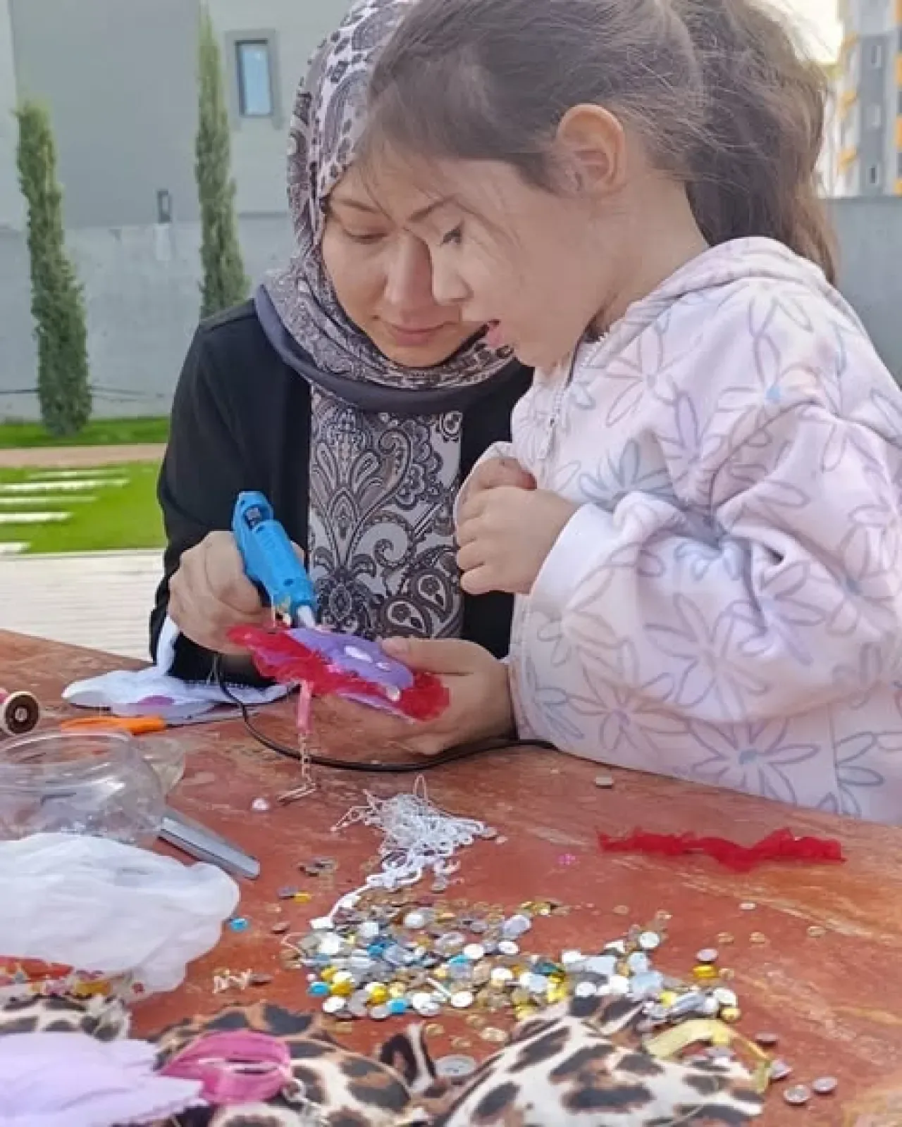 Adana'da Anneler ve Çocuklar Atölyede Atıkları Sanata Dönüştürdü Adana'da Anneler ve Çocuklar Atölyede Atıkları Sanata Dönüştürdü