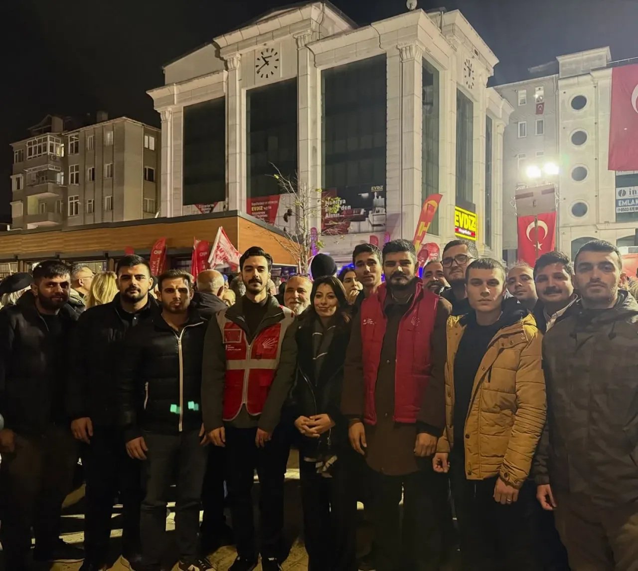 CHP'li Gençler Çatalca'da "Millet İradesine Sahip Çıkıyor" Mitingi Düzenledi CHP'li Gençler Çatalca'da "Millet İradesine Sahip Çıkıyor" Mitingi Düzenledi