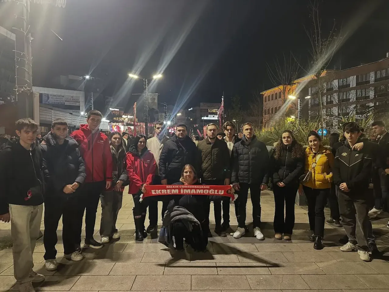 CHP'li Gençler Çatalca'da "Millet İradesine Sahip Çıkıyor" Eyleminde CHP'li Gençler Çatalca'da "Millet İradesine Sahip Çıkıyor" Eyleminde