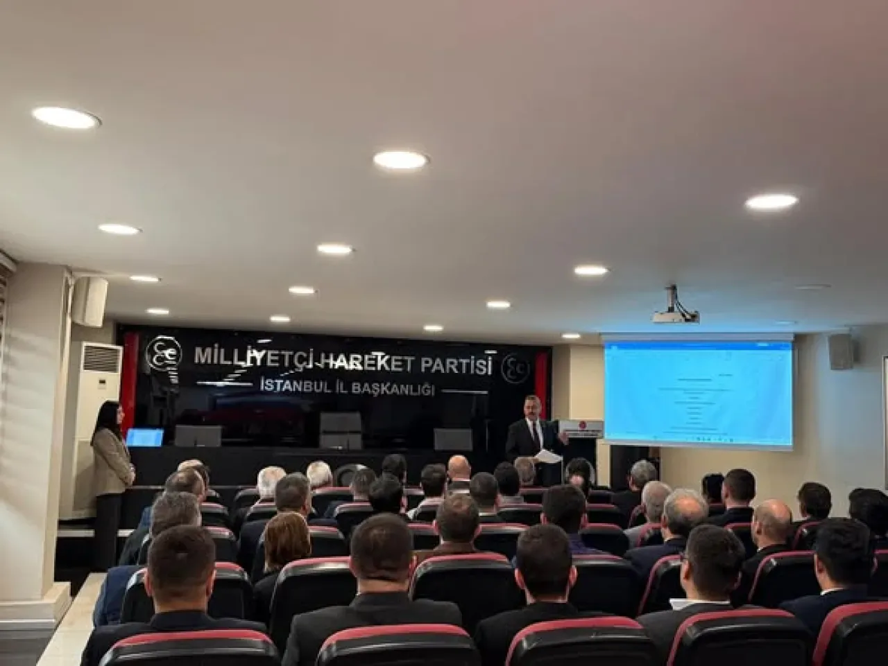 MHP İstanbul İl Başkanlığı'nda İlçe Sekreterleri İle Koordinasyon Toplantısı MHP İstanbul İl Başkanlığı'nda İlçe Sekreterleri İle Koordinasyon Toplantısı
