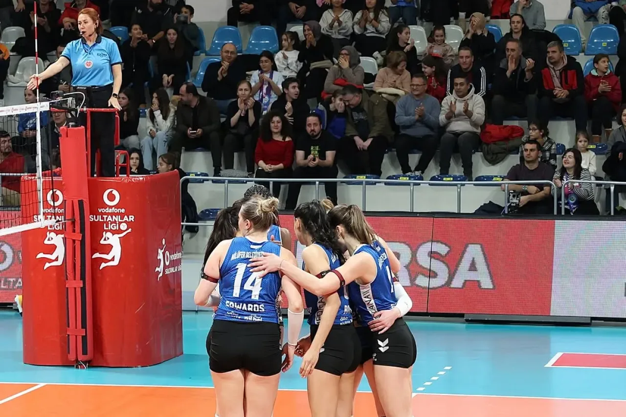 Nilüfer Belediyespor, İlbank'ı 3-1 Mağlup Etti Nilüfer Belediyespor, İlbank'ı 3-1 Mağlup Etti