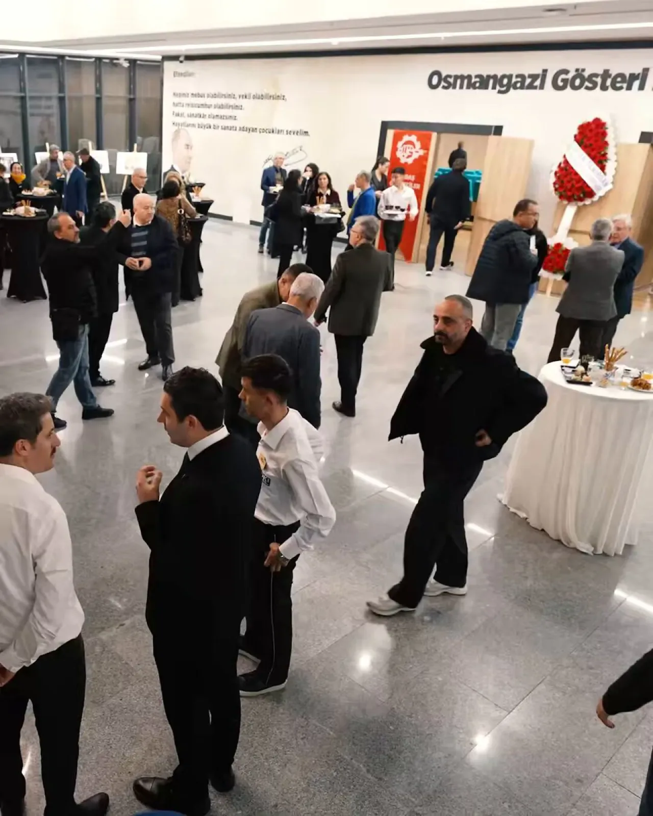Osmangazi Belediye Başkanı Erkan Aydın, Basın Emekçilerini Ödül Töreninde Selamladı Osmangazi Belediye Başkanı Erkan Aydın, Basın Emekçilerini Ödül Töreninde Selamladı