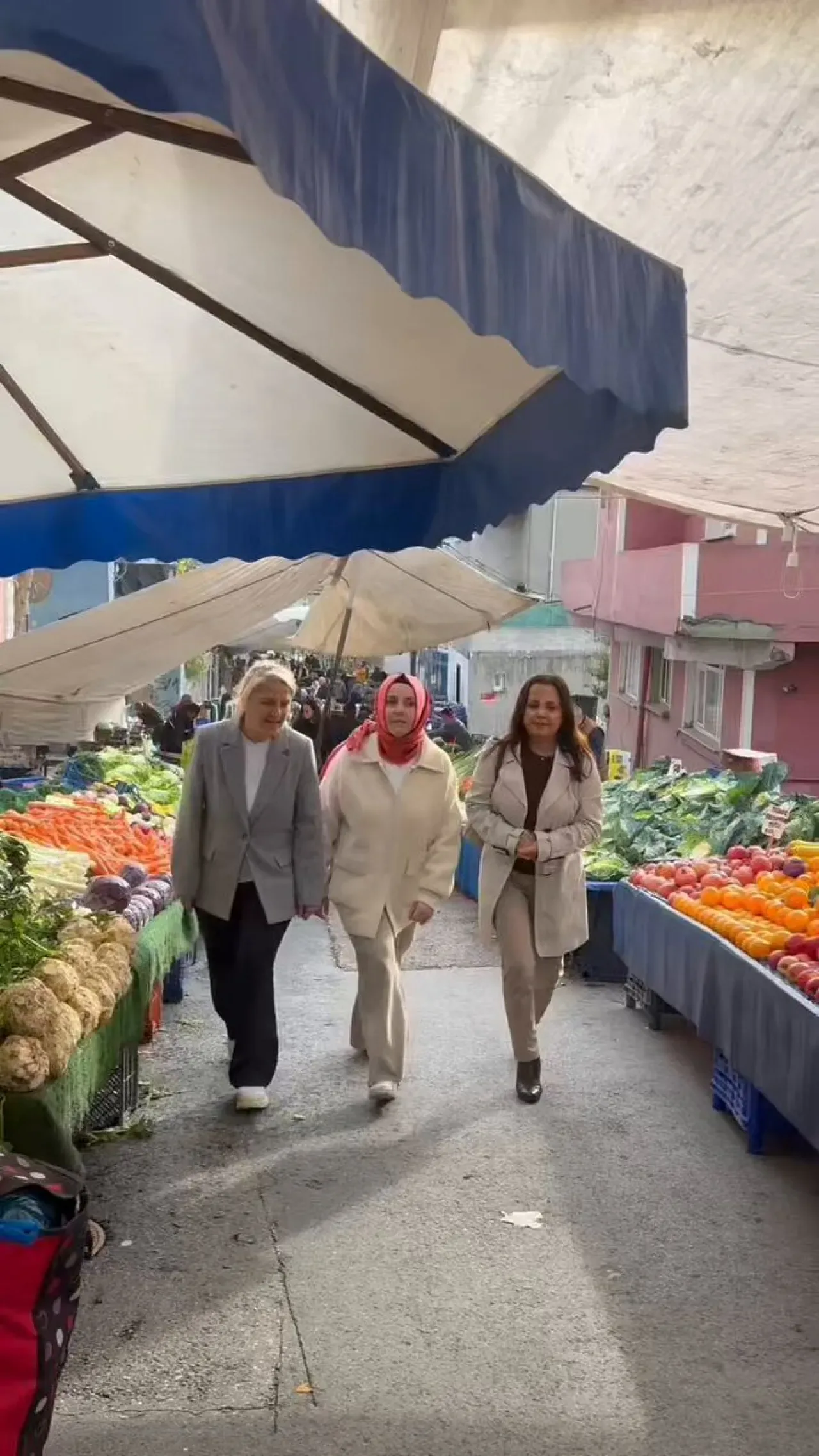 AK Parti İstanbul Kadın Kolları Beykoz'da Saha Çalışması Gerçekleştirdi AK Parti İstanbul Kadın Kolları Beykoz'da Saha Çalışması Gerçekleştirdi