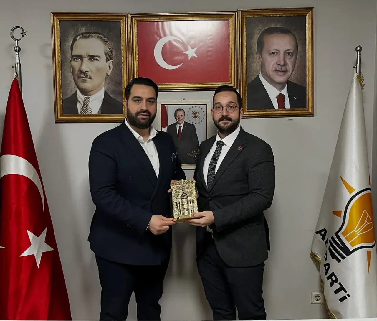 Alperen Ocakları, Küçükçekmece'de Gençlik Kolları Başkanını Ziyaret Etti Alperen Ocakları, Küçükçekmece'de Gençlik Kolları Başkanını Ziyaret Etti