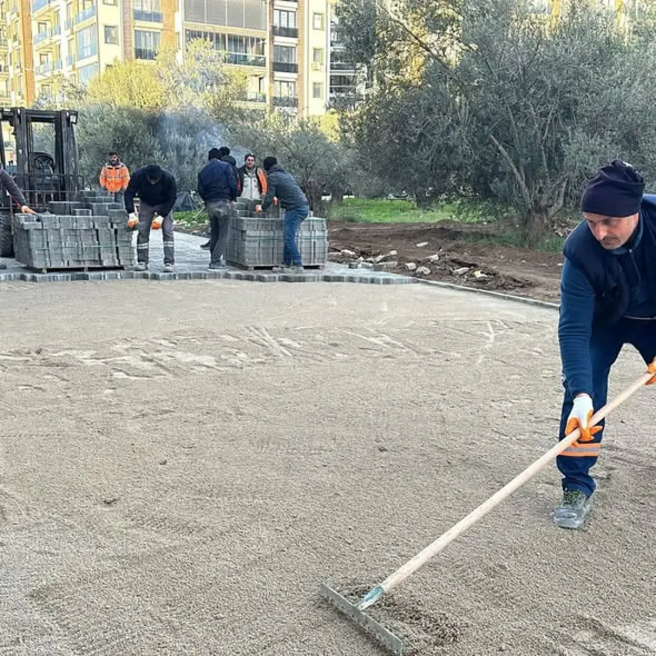 Edremit'te Kadıköy Mahallesi'nde Yol Yapım Çalışmaları Hız Kesmeden Devam Ediyor Edremit'te Kadıköy Mahallesi'nde Yol Yapım Çalışmaları Hız Kesmeden Devam Ediyor