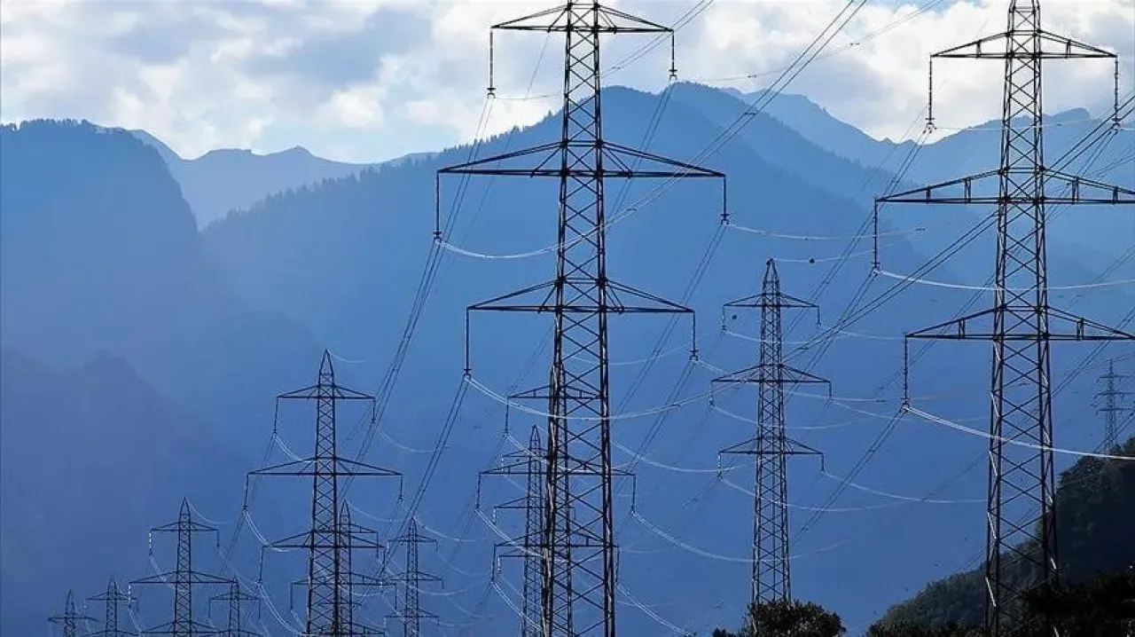 Türkiye'de Elektrik Üretimi ve Tüketimi Açıklandı: Doğal Gaz İlk Sırada Türkiye'de Elektrik Üretimi ve Tüketimi Açıklandı: Doğal Gaz İlk Sırada