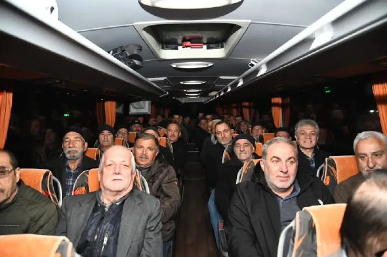 Pursaklar Belediyesi Konya'ya Hacı Adaylarını Uğurladı Pursaklar Belediyesi Konya'ya Hacı Adaylarını Uğurladı