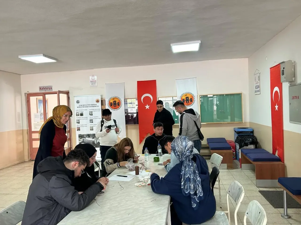 Kozan MYO'da Gençler İçin Moda Tasarımı Eğitimi Düzenlendi Kozan MYO'da Gençler İçin Moda Tasarımı Eğitimi Düzenlendi