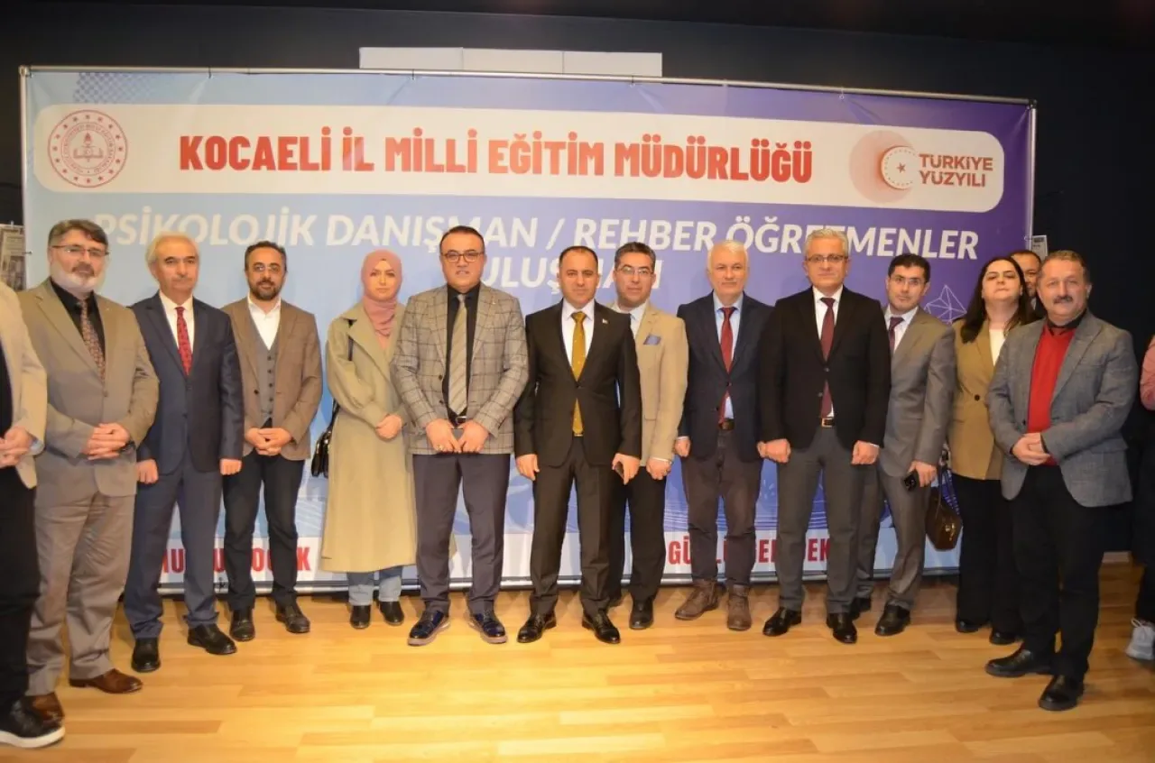 Gebze'de Psikolojik Danışman ve Rehber Öğretmenler Önemli Bir Toplantıda Buluştu Gebze'de Psikolojik Danışman ve Rehber Öğretmenler Önemli Bir Toplantıda Buluştu