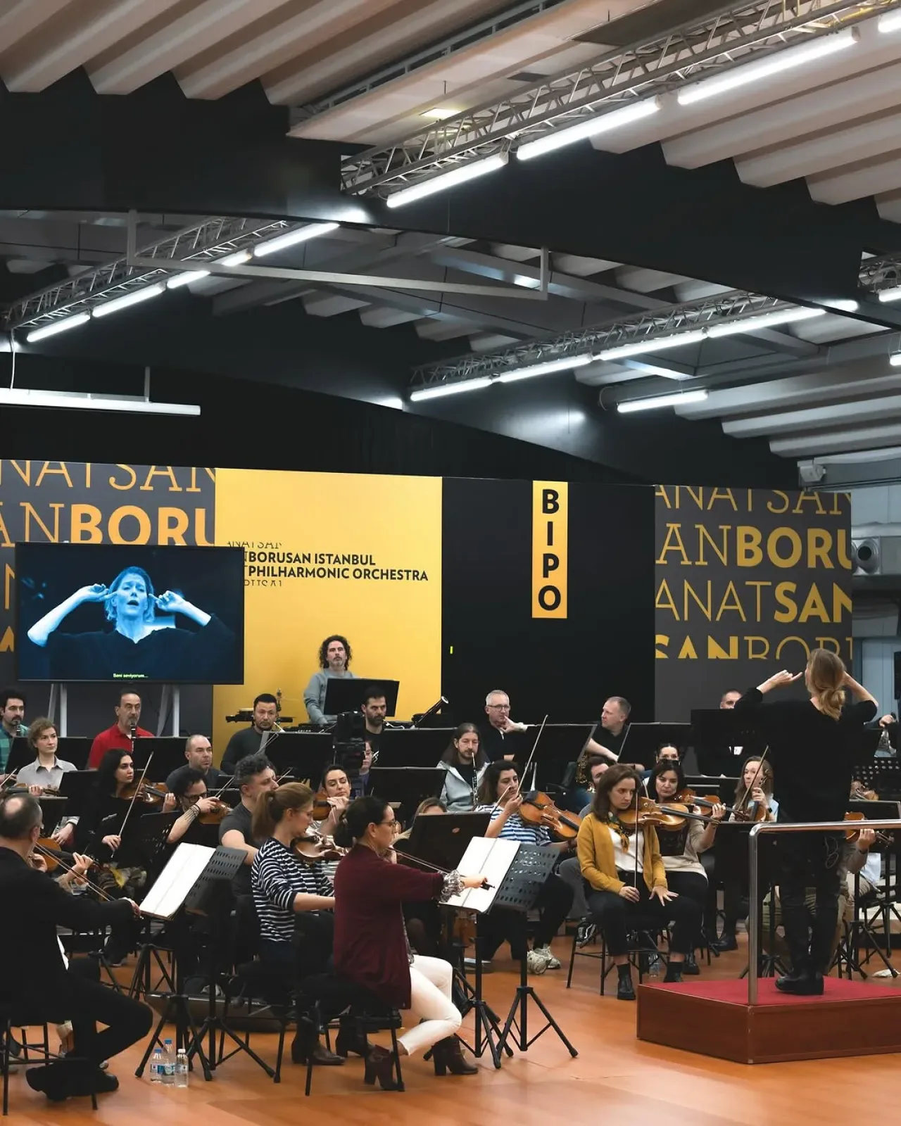 Barbara Hannigan Yönetimindeki Borusan İstanbul Filarmoni Orkestrası Bu Akşam Sahne Alacak Barbara Hannigan Yönetimindeki Borusan İstanbul Filarmoni Orkestrası Bu Akşam Sahne Alacak