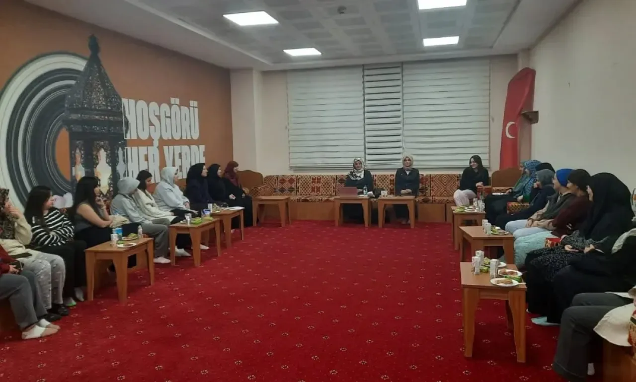 Balıkesir'de KYK Yurtlarında Kalan Öğrencilere "Evliliğin Önemi" Semineri Balıkesir'de KYK Yurtlarında Kalan Öğrencilere "Evliliğin Önemi" Semineri