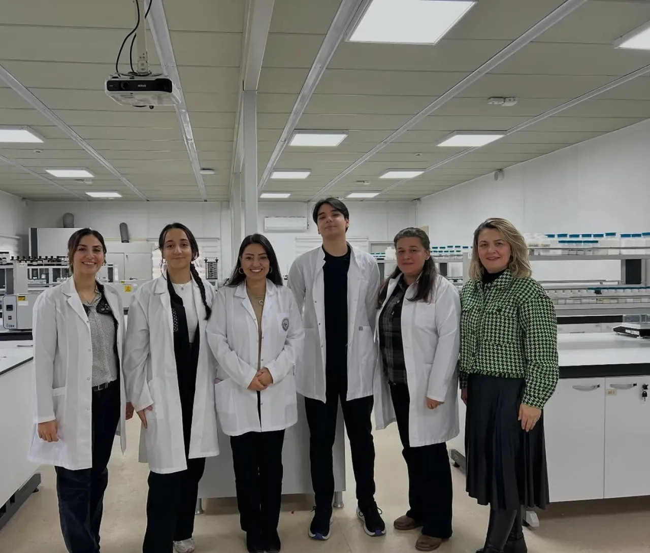 Göztepe İhsan Kurşunoğlu Lisesi Öğrencileri Hamidiye Diş Hekimliği Fakültesi'nde Göztepe İhsan Kurşunoğlu Lisesi Öğrencileri Hamidiye Diş Hekimliği Fakültesi'nde
