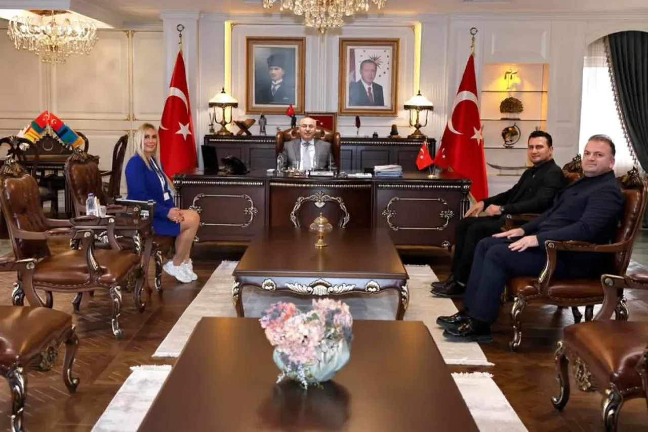 Adana Valisi Yavuz Selim Köşger, Girne Koleji Yetkililerini Kabul Etti Adana Valisi Yavuz Selim Köşger, Girne Koleji Yetkililerini Kabul Etti