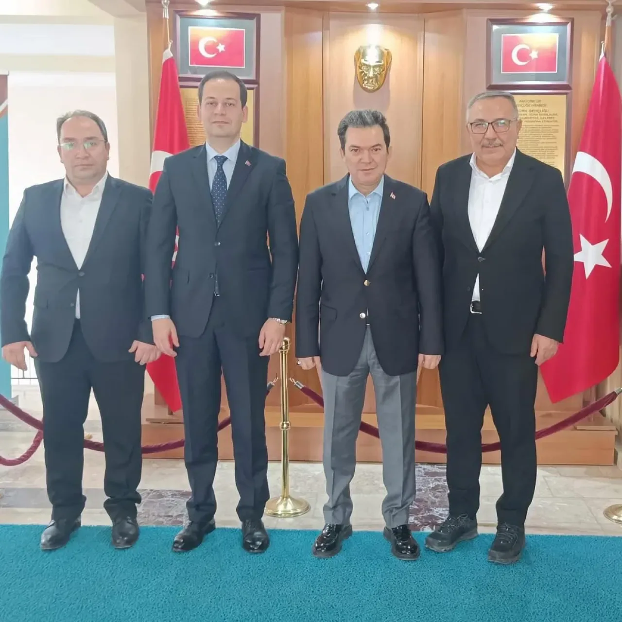 Şereflikoçhisar AK Parti İlçe Başkanı Levent Sarıkaya, Kaymakam Taner Tengir'i Ziyaret Etti Şereflikoçhisar AK Parti İlçe Başkanı Levent Sarıkaya, Kaymakam Taner Tengir'i Ziyaret Etti