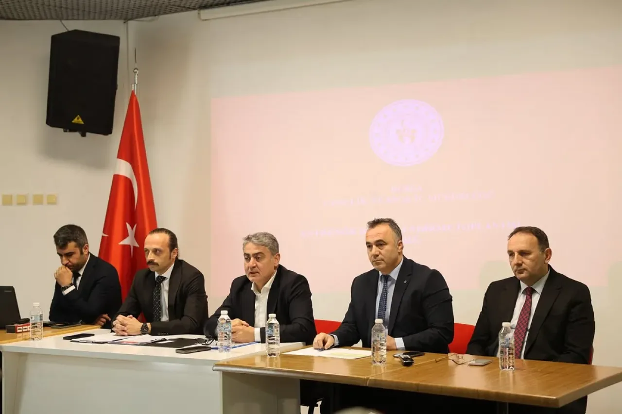 Bursa'da Antrenörlerle Gelecek Planları Masaya Yatırıldı Bursa'da Antrenörlerle Gelecek Planları Masaya Yatırıldı