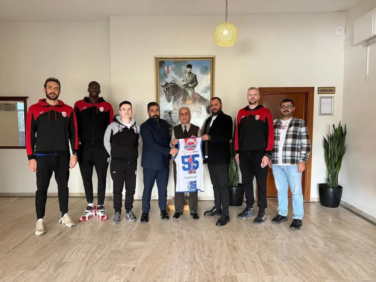 Onvo Büyükçekmece Basketbol, Kumburgaz Özel Eğitim Merkezi Komutanlığı'nı Ziyaret Etti Onvo Büyükçekmece Basketbol, Kumburgaz Özel Eğitim Merkezi Komutanlığı'nı Ziyaret Etti