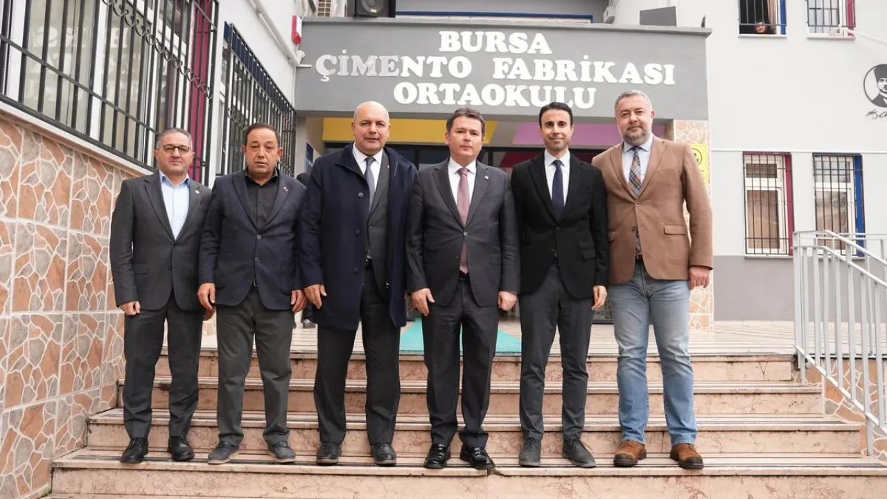 Bursa Osmangazi'de Eğitime Anlamlı Destek: Çimento Fabrikası Ortaokulu'na Başkan Aydın'dan Ziyaret Bursa Osmangazi'de Eğitime Anlamlı Destek: Çimento Fabrikası Ortaokulu'na Başkan Aydın'dan Ziyaret