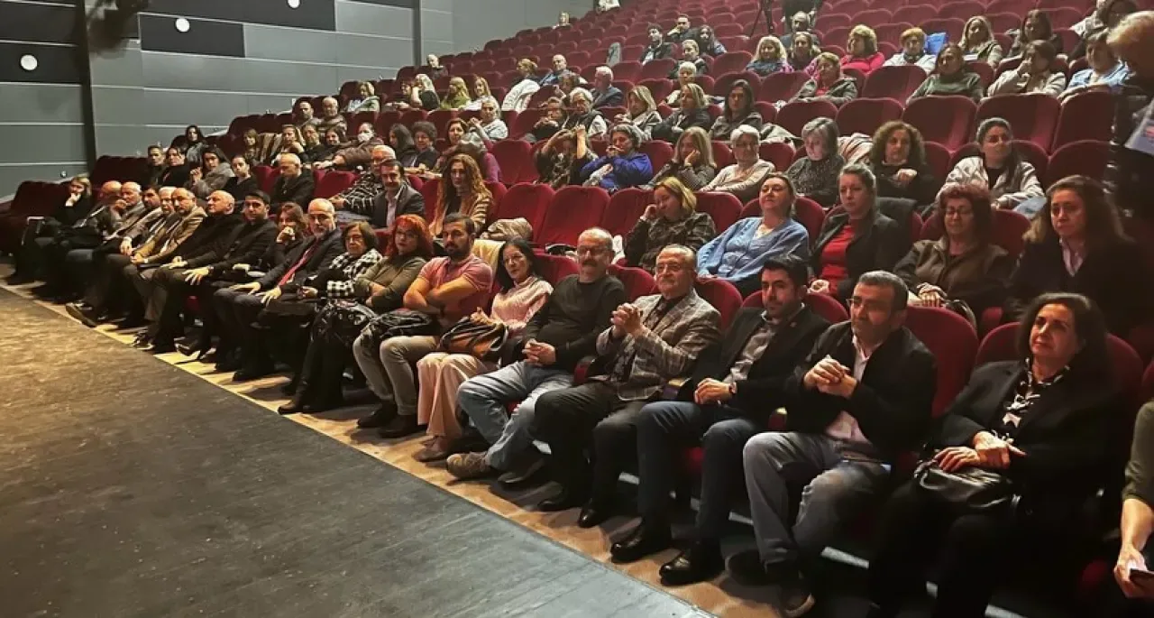 Sedef Kabaş, Avcılar'da "Güç Zamanlardan Güçlenerek Çıkmak" Konulu Söyleşi Gerçekleştirdi Sedef Kabaş, Avcılar'da "Güç Zamanlardan Güçlenerek Çıkmak" Konulu Söyleşi Gerçekleştirdi