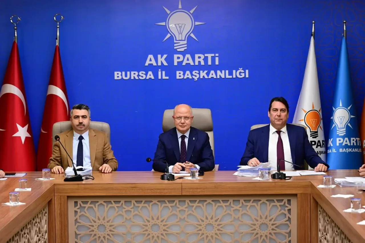 AK Parti Bursa'da Büyükşehir Belediye Meclis Grup Toplantısı Gerçekleştirildi AK Parti Bursa'da Büyükşehir Belediye Meclis Grup Toplantısı Gerçekleştirildi