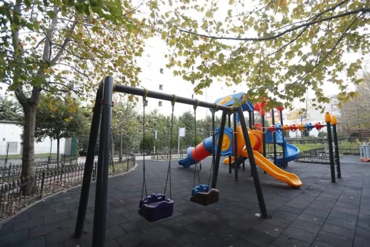 Bağcılar'da Ailece Vakit Geçirebileceğiniz Yüzme Havuzu ve Park Hizmete Açıldı Bağcılar'da Ailece Vakit Geçirebileceğiniz Yüzme Havuzu ve Park Hizmete Açıldı