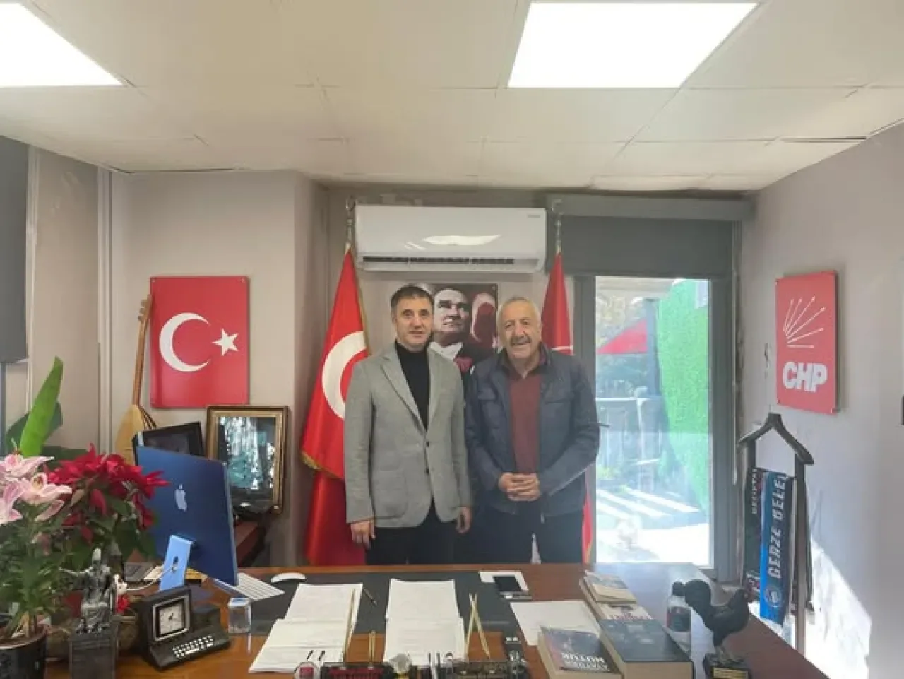 CHP Beşiktaş İlçe Başkanı Mehmet Arslan'a Ziyaret CHP Beşiktaş İlçe Başkanı Mehmet Arslan'a Ziyaret