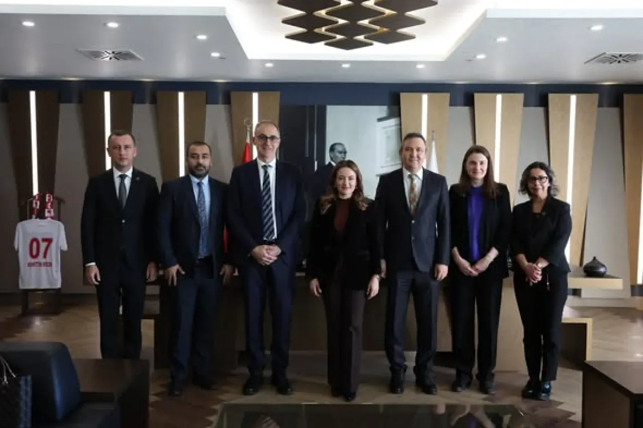 Dünya Bankası Heyeti Antalya'da Yeşil Şehir Projesini Görüştü Dünya Bankası Heyeti Antalya'da Yeşil Şehir Projesini Görüştü