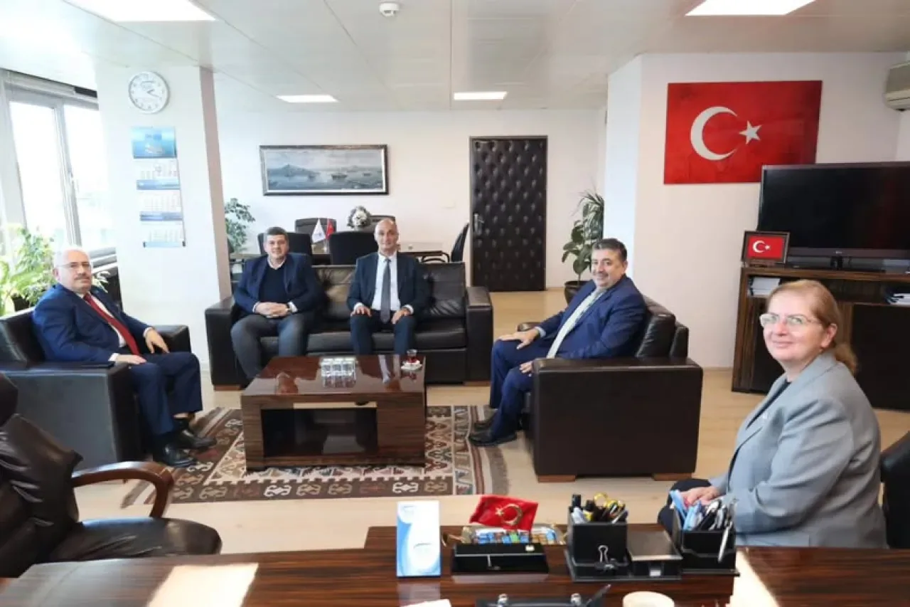 Bezmialem Vakıf Üniversitesi Rektörü'nden SGK İstanbul İl Müdürlüğü'ne Ziyaret Bezmialem Vakıf Üniversitesi Rektörü'nden SGK İstanbul İl Müdürlüğü'ne Ziyaret