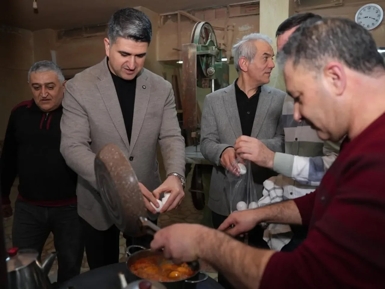 Ataşehir Belediye Başkanı, Kayışdağı Esnafı ile Kahvaltıda Bir Araya Geldi Ataşehir Belediye Başkanı, Kayışdağı Esnafı ile Kahvaltıda Bir Araya Geldi