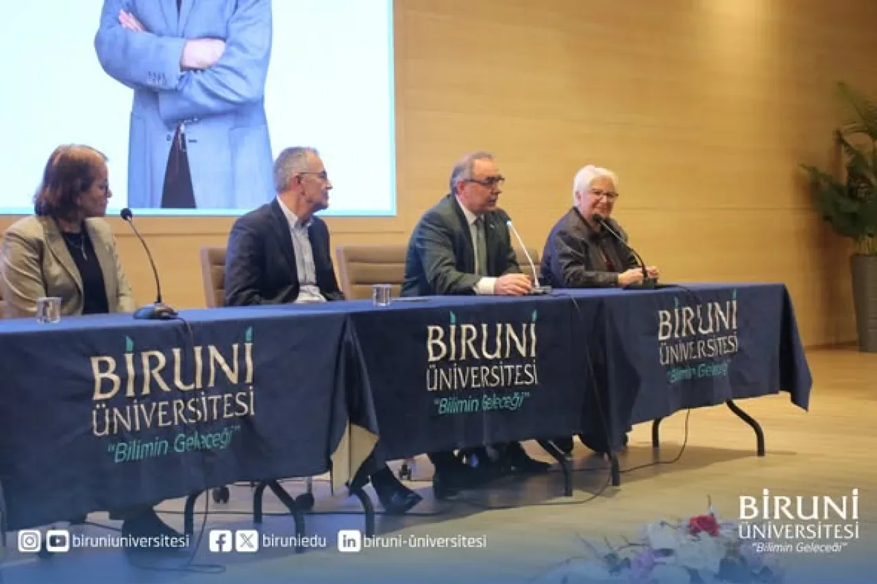 Biruni Üniversitesi'nde Eğitim Fakültesi Öğrencileri ile Motivasyon Buluşması Biruni Üniversitesi'nde Eğitim Fakültesi Öğrencileri ile Motivasyon Buluşması