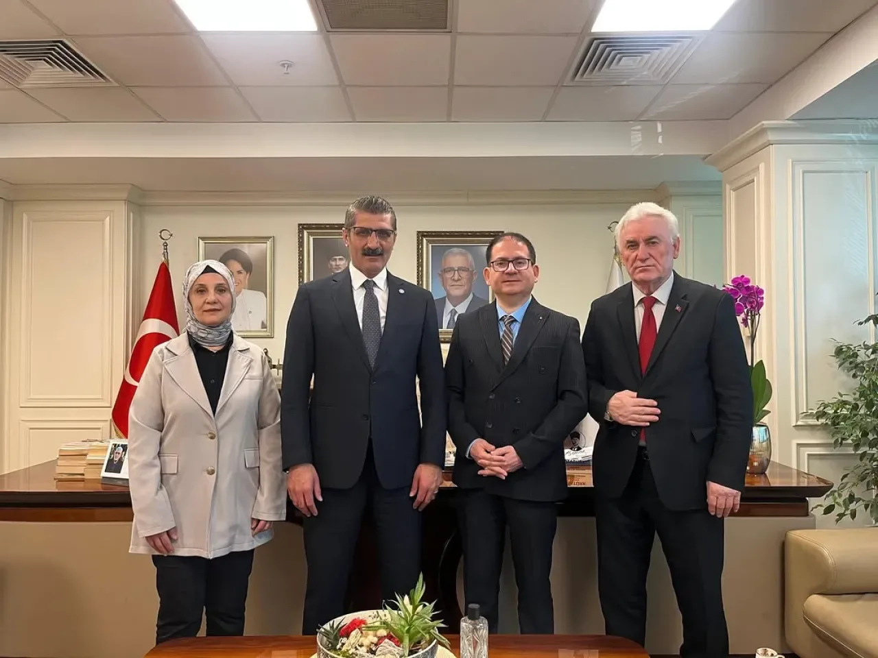 İYİ Parti İstanbul İl Başkanı Yücel Coşkun'a Sivil Toplum Kuruluşu Ziyareti İYİ Parti İstanbul İl Başkanı Yücel Coşkun'a Sivil Toplum Kuruluşu Ziyareti