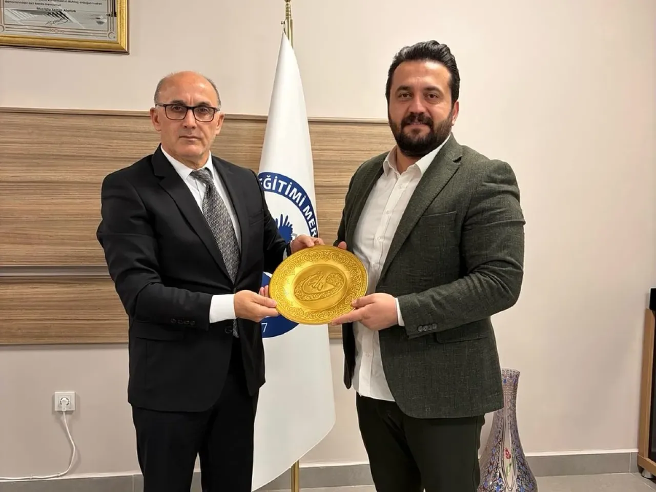 AK Parti Kartal İlçe Başkanı Haydar Göksoy, Halk Eğitim Merkezi'ni Ziyaret Etti AK Parti Kartal İlçe Başkanı Haydar Göksoy, Halk Eğitim Merkezi'ni Ziyaret Etti