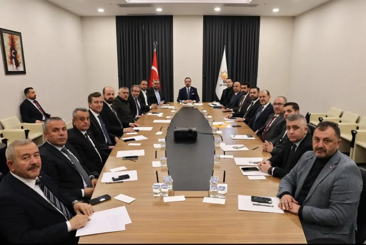 AK Parti Yenimahalle'den Türk Dünyası Vizyon Belgesi Toplantısı AK Parti Yenimahalle'den Türk Dünyası Vizyon Belgesi Toplantısı