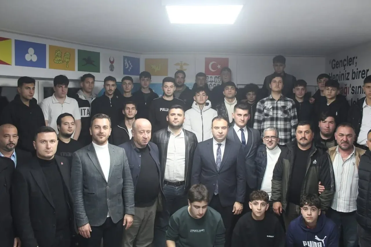 Kocaeli Ülkü Ocakları İl Başkanı Kandıra'da Gençlerle Buluştu Kocaeli Ülkü Ocakları İl Başkanı Kandıra'da Gençlerle Buluştu