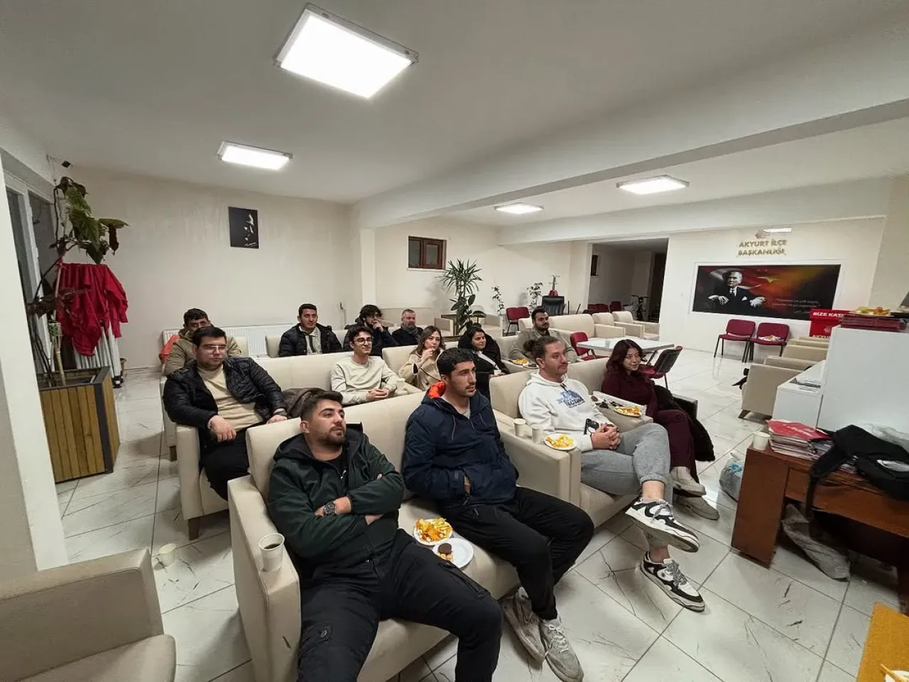 CHP Akyurt Gençlik Kolları Sinema Etkinliği ile Buluştu CHP Akyurt Gençlik Kolları Sinema Etkinliği ile Buluştu
