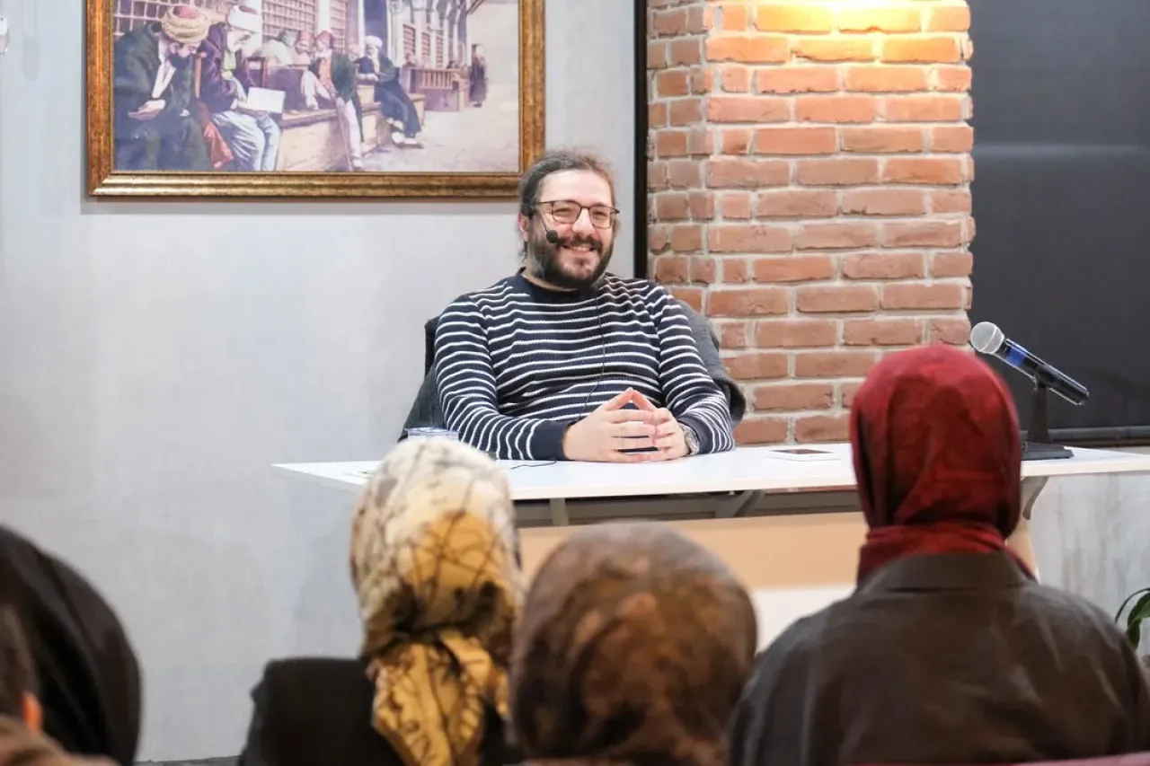 İstanbul Sultanbeyli'de "Bilim, İnanç ve Anlam Arayışı" Konferansı Yoğun İlgi Gördü İstanbul Sultanbeyli'de "Bilim, İnanç ve Anlam Arayışı" Konferansı Yoğun İlgi Gördü