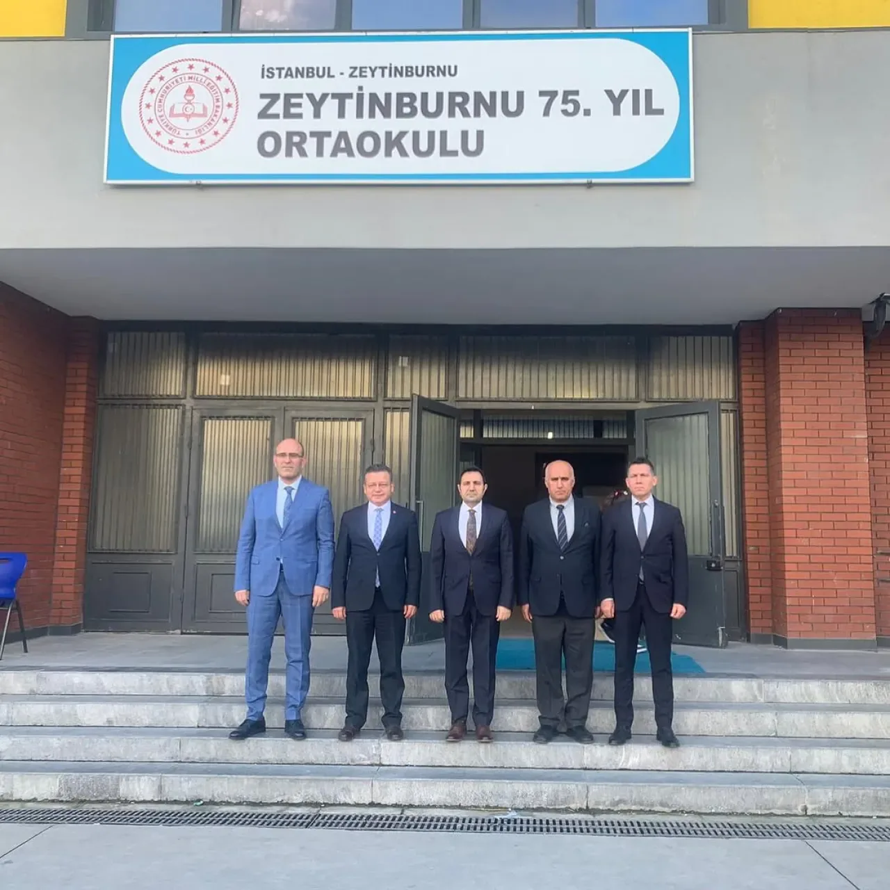 Zeytinburnu'na Yeni Ortaokul: 75 Yıl Ortaokulu Tamamlandı Zeytinburnu'na Yeni Ortaokul: 75 Yıl Ortaokulu Tamamlandı