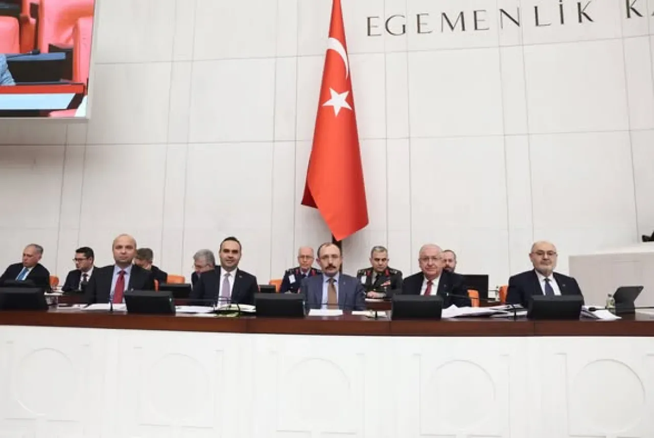 TBMM'de 2026 Yılı Bütçesi Görüşmeleri: Savunma ve Teknoloji Bütçeleri Onaylandı TBMM'de 2026 Yılı Bütçesi Görüşmeleri: Savunma ve Teknoloji Bütçeleri Onaylandı