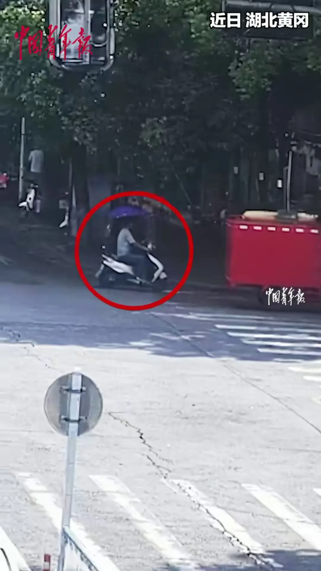Yılan Tarafından Isırılan Adamı, Trafik Polisi Sirenlerle Hastaneye Ulaştırdı Yılan Tarafından Isırılan Adamı, Trafik Polisi Sirenlerle Hastaneye Ulaştırdı