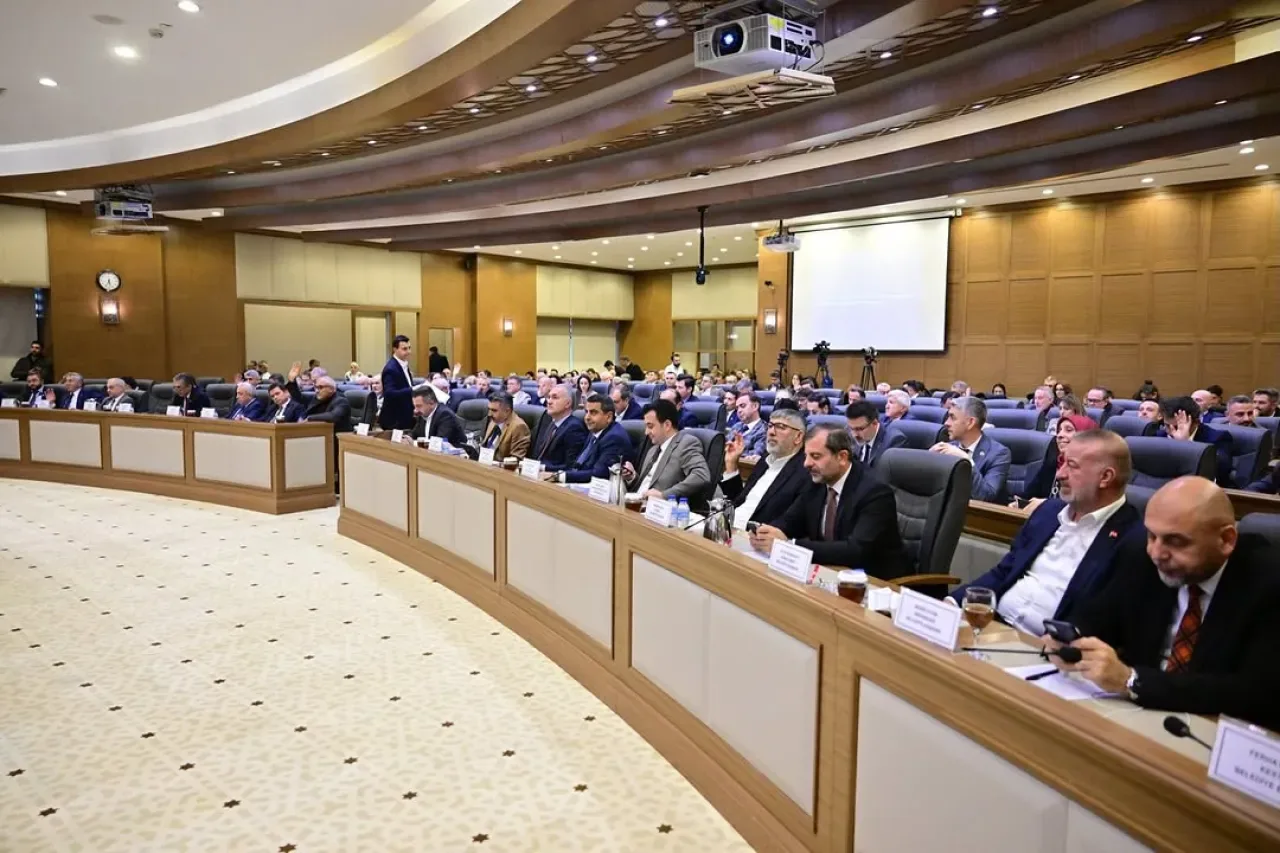 Bursa'da AK Parti Grup Toplantısı ve Büyükşehir Belediye Meclisi Bir Arada Gerçekleştirildi Bursa'da AK Parti Grup Toplantısı ve Büyükşehir Belediye Meclisi Bir Arada Gerçekleştirildi