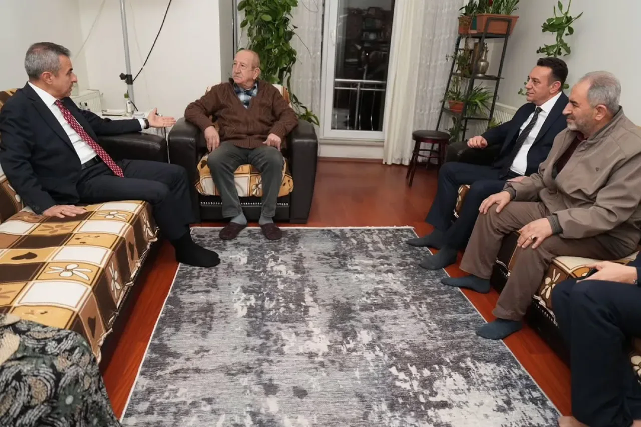 Beyoğlu Kaymakamı Abdullah Atakan Atasoy, Gaziyi Evinde Ziyaret Etti Beyoğlu Kaymakamı Abdullah Atakan Atasoy, Gaziyi Evinde Ziyaret Etti