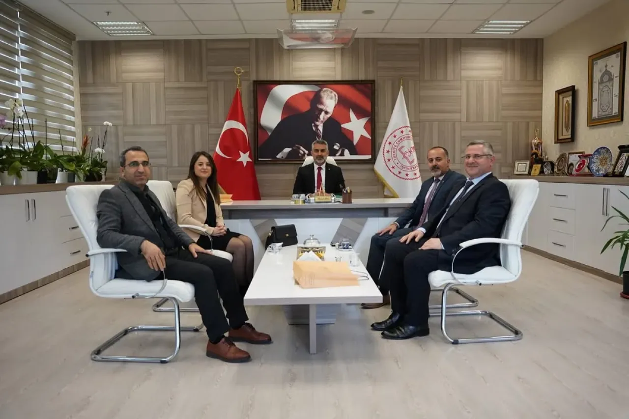 Kartal'da Özel Doğa Koleji Yöneticilerinden İlçe Milli Eğitim Müdürüne Ziyaret Kartal'da Özel Doğa Koleji Yöneticilerinden İlçe Milli Eğitim Müdürüne Ziyaret