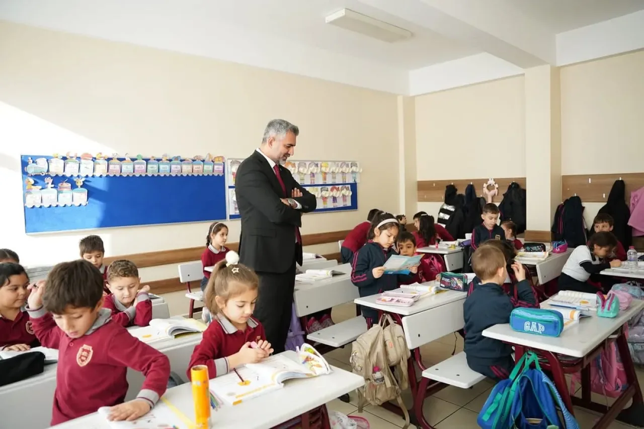 Kartal İlçe Milli Eğitim Müdürü Mustafa Kıraç, Atatürk İlkokulu'nda Kartal İlçe Milli Eğitim Müdürü Mustafa Kıraç, Atatürk İlkokulu'nda