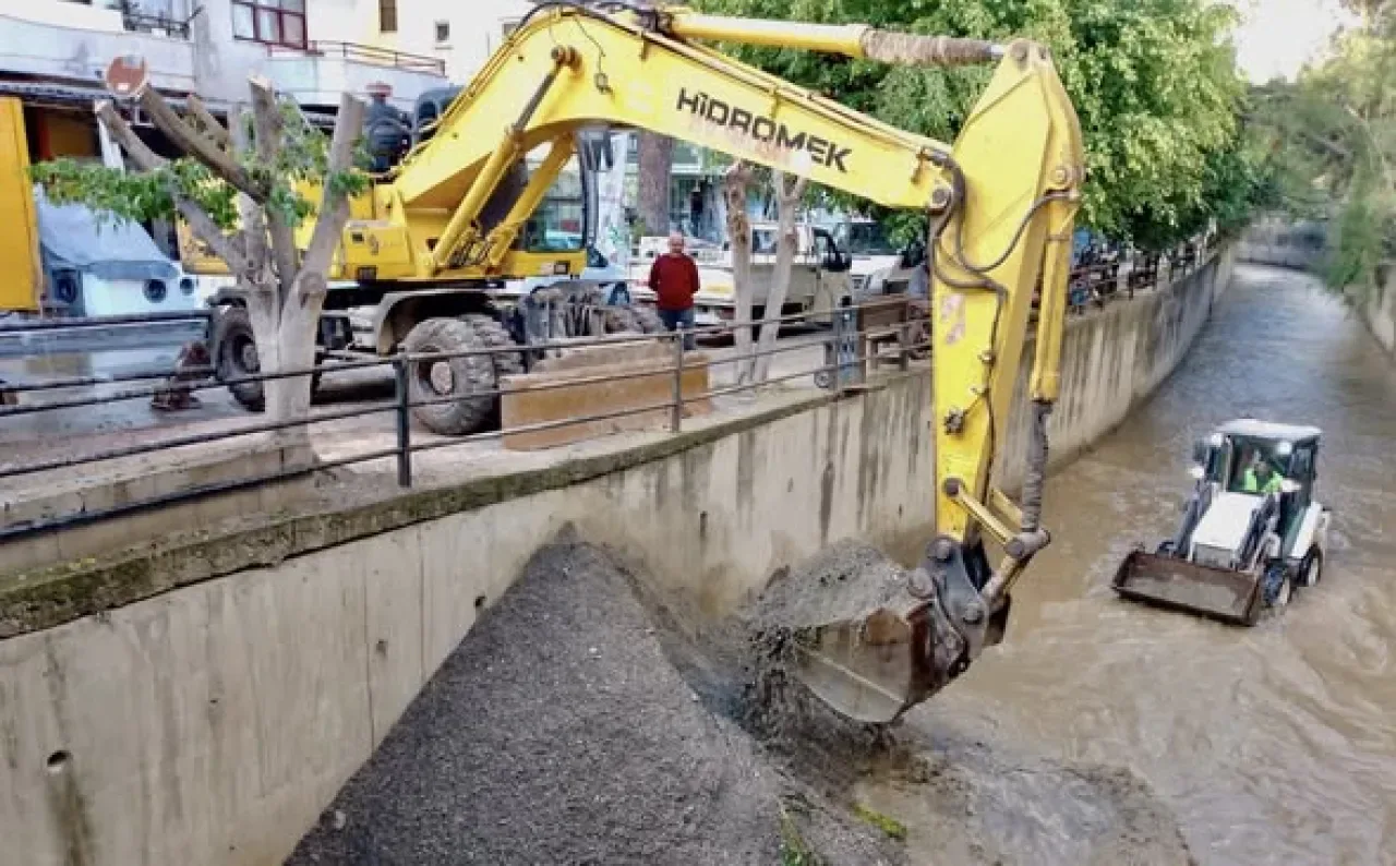Alanya'da Hacet Deresi'nde İkinci Temizlik Seferberliği Alanya'da Hacet Deresi'nde İkinci Temizlik Seferberliği