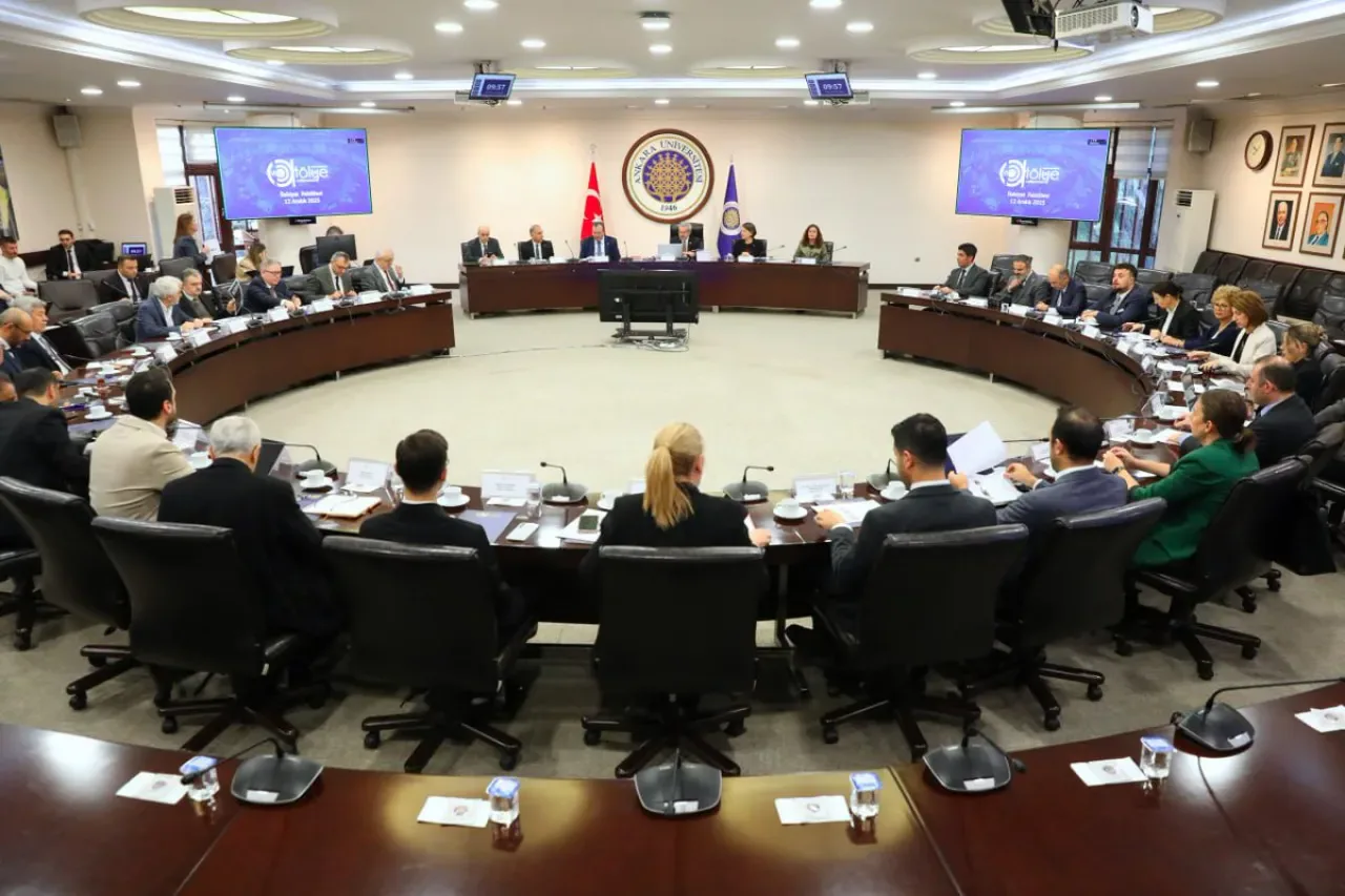 Ankara Üniversitesi İlahiyat Fakültesi'nin Gelecek Hedefleri Masaya Yatırıldı Ankara Üniversitesi İlahiyat Fakültesi'nin Gelecek Hedefleri Masaya Yatırıldı