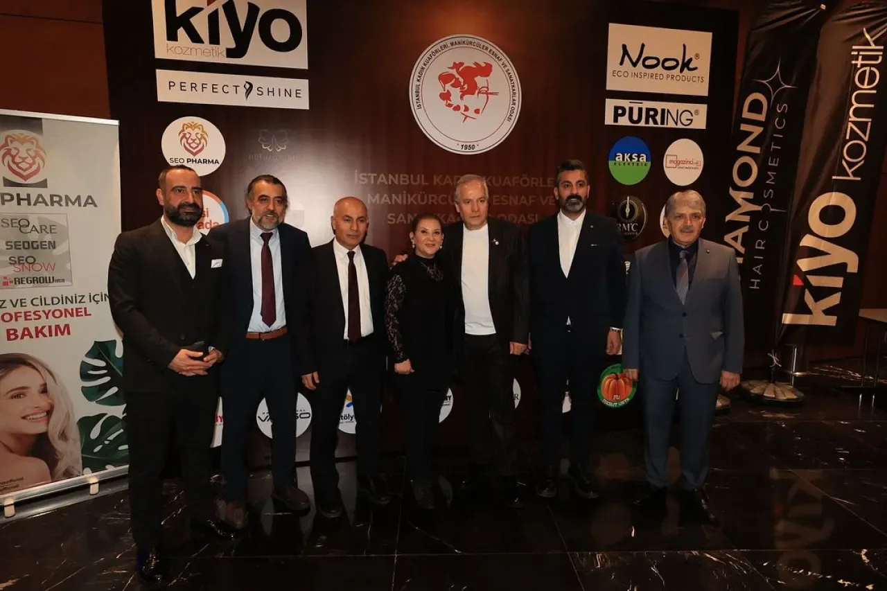 Sultanbeyli Esnaf Odası Başkanı Türkay Demir'e "Ustaya Vefa" Ödülü Sultanbeyli Esnaf Odası Başkanı Türkay Demir'e "Ustaya Vefa" Ödülü