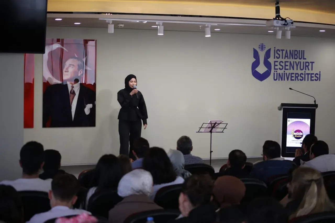 İstanbul Esenyurt Üniversitesi'nde Müzik Dinletisi Coşkusu İstanbul Esenyurt Üniversitesi'nde Müzik Dinletisi Coşkusu